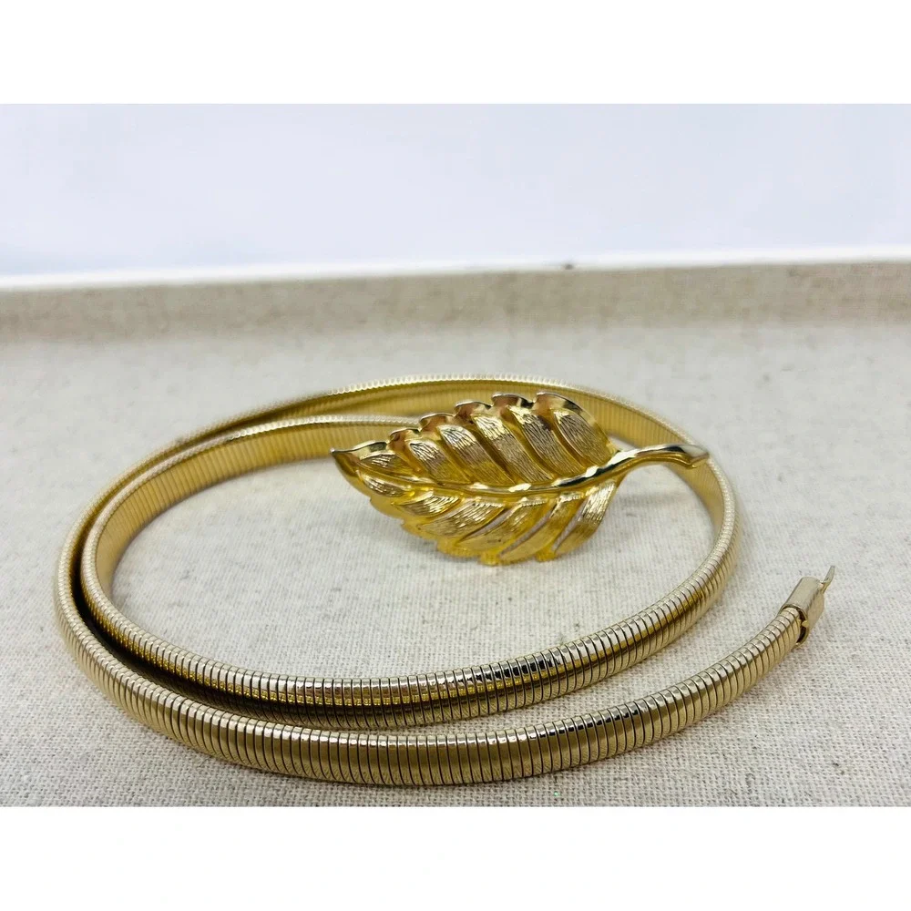 Vintage Gold Tone Snake Chain Stretch Belt Textured Leaf Buckle Botanical Boho